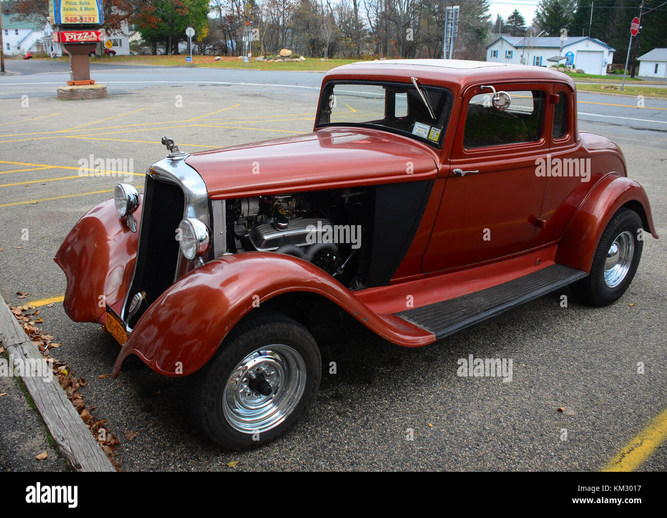 1933 Dodge coupe hot rod touring in adirondacks Foto Stock