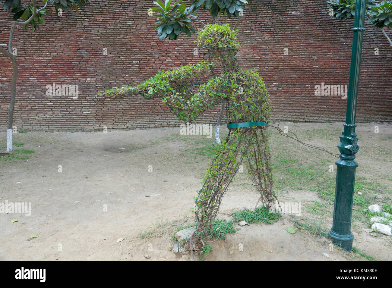 Piante conformate per raffigurare i soldati britannici a sparare in mezzo alla folla al massacro di Amritsar nel jallianwala bagh, India Foto Stock