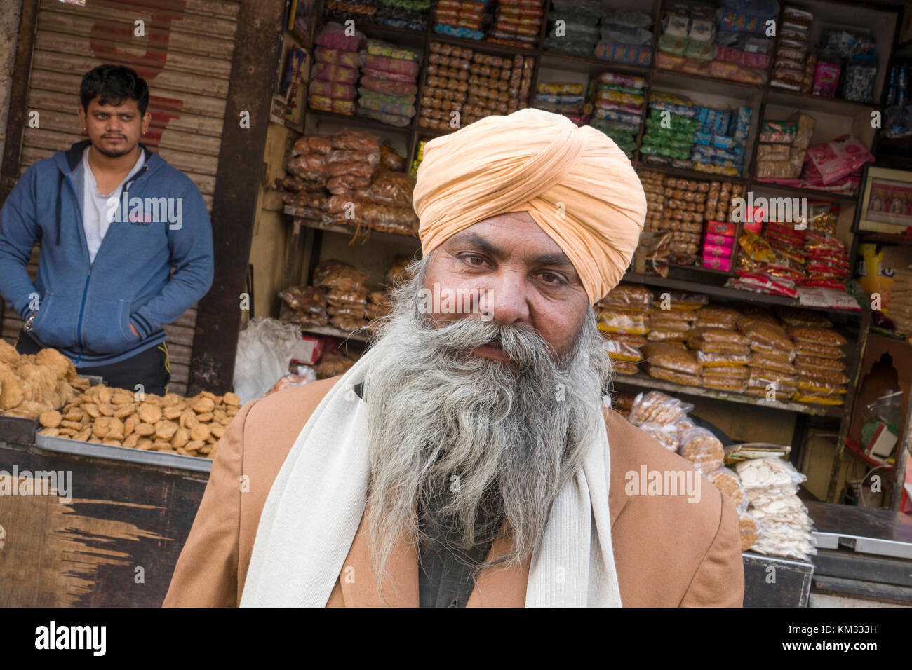 Ritratto di barbuto sikh punjabi uomo che indossa turbante di Amritsar, India Foto Stock