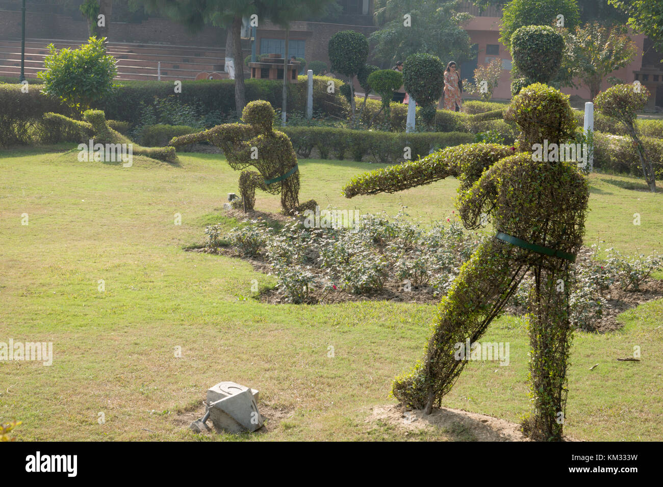 Piante conformate per raffigurare i soldati britannici a sparare in mezzo alla folla al massacro di Amritsar nel jallianwala bagh, India Foto Stock