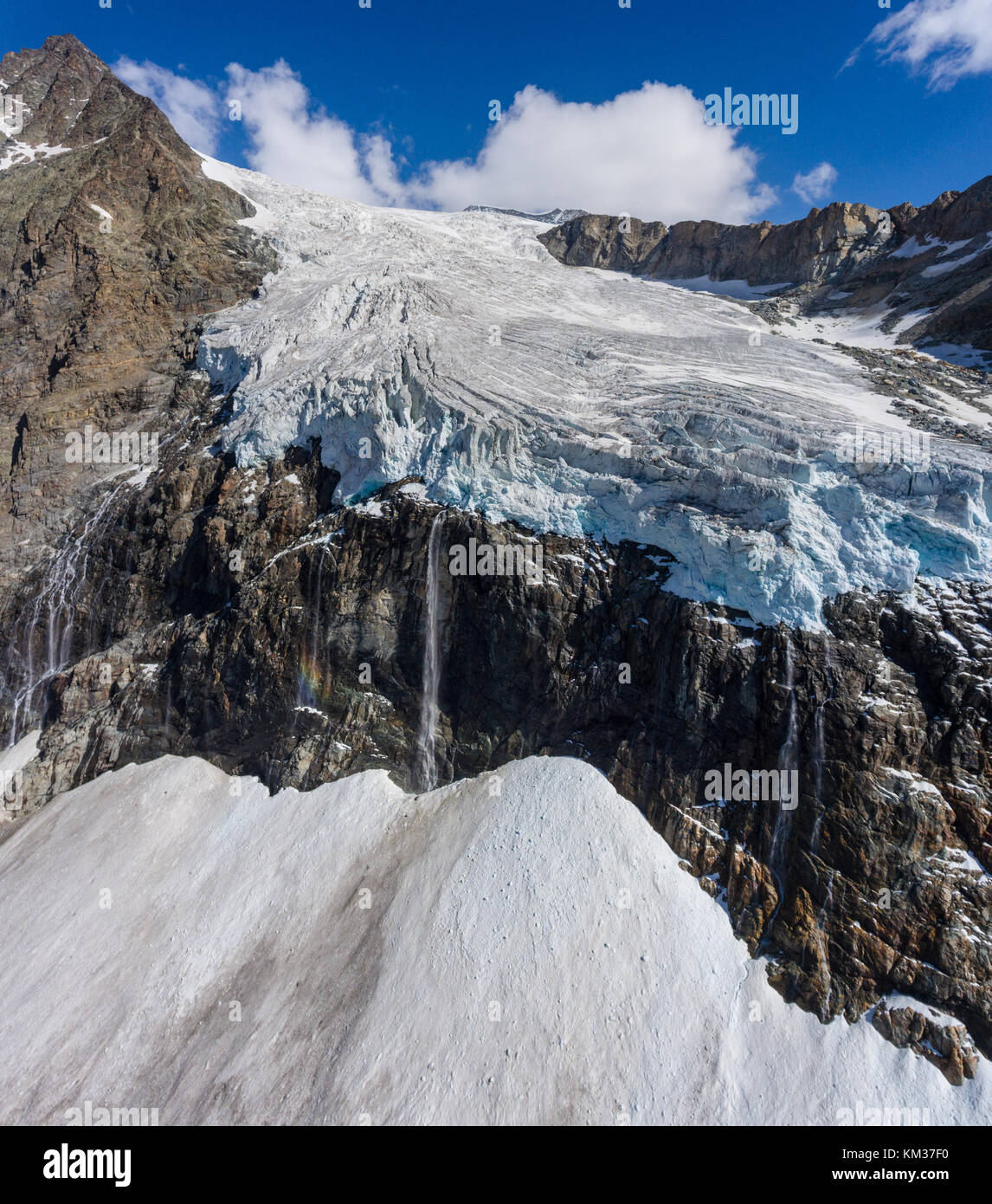 Parte anteriore del ghiacciaio in alta montagna - vista aerea Foto Stock