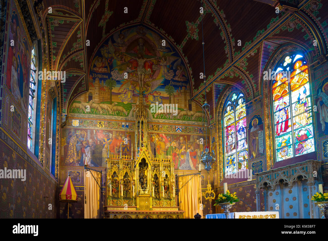 Bruges, Belgio - 18 Aprile 2017: Interno della Basilica del Sangue Sacro - Basiliek van het Heilig Bloed Foto Stock