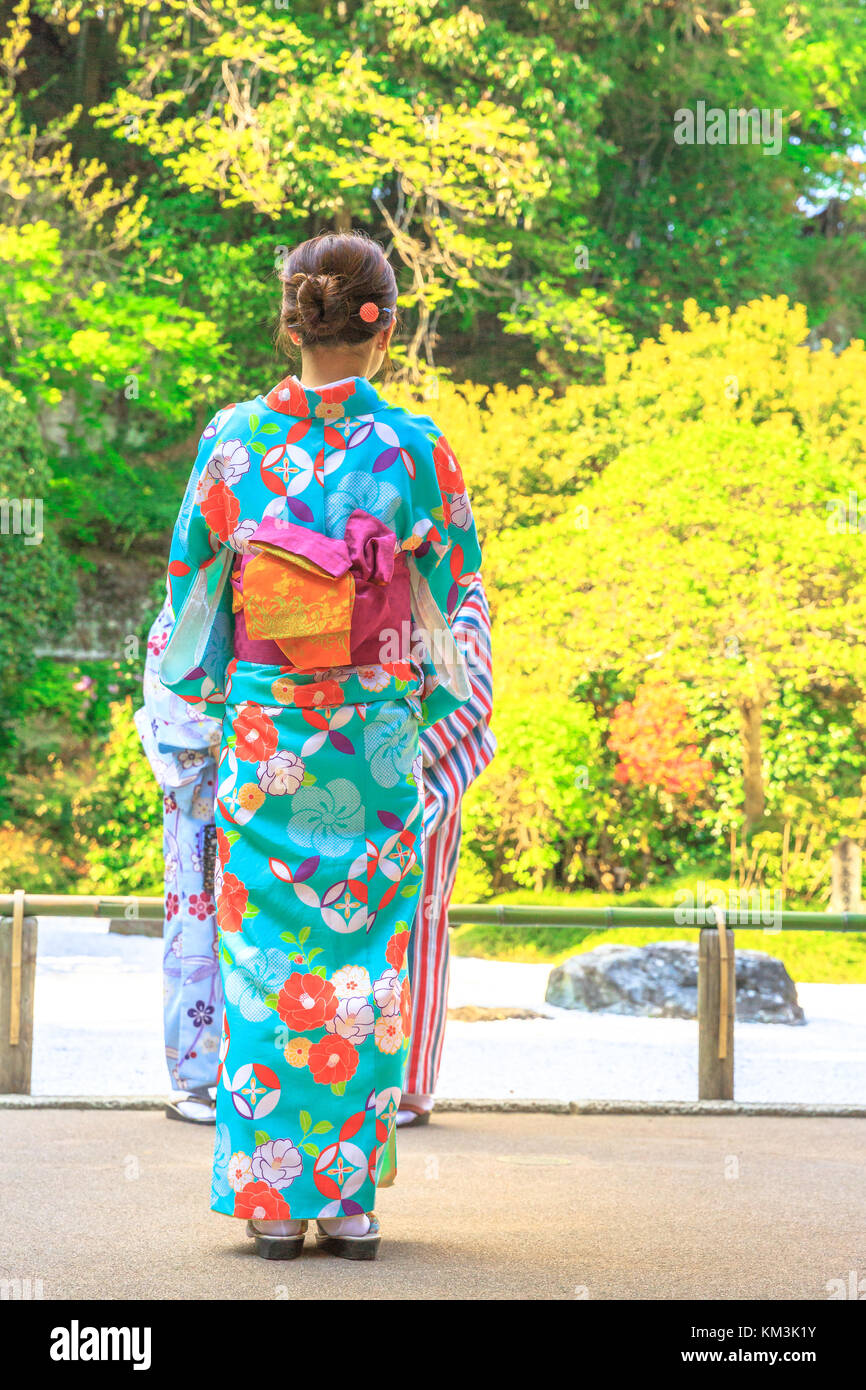 Donna in kimono hanami Foto Stock