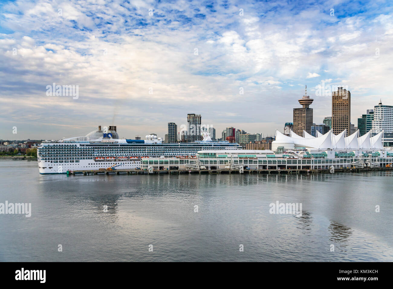 Il terminal delle navi da crociera Canada Place e del porto di Vancouver, British Columbia, Canada. Foto Stock