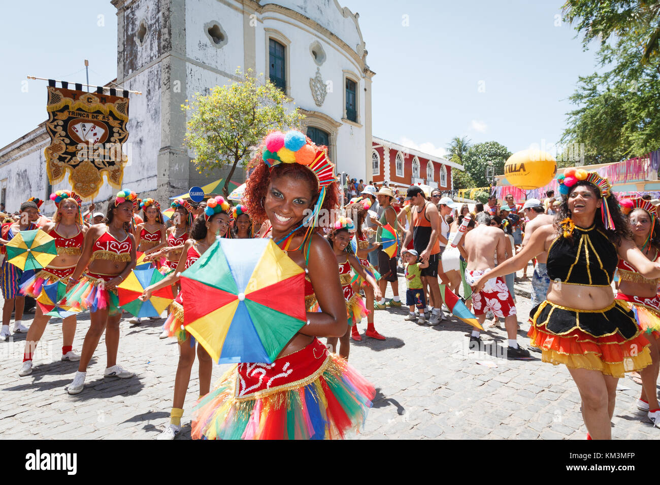 Brasiliani festeggia il carnevale di Olinda con danze di strada e parate, olinda vicino a Recife, Pernambuco, Brasile. Foto Stock