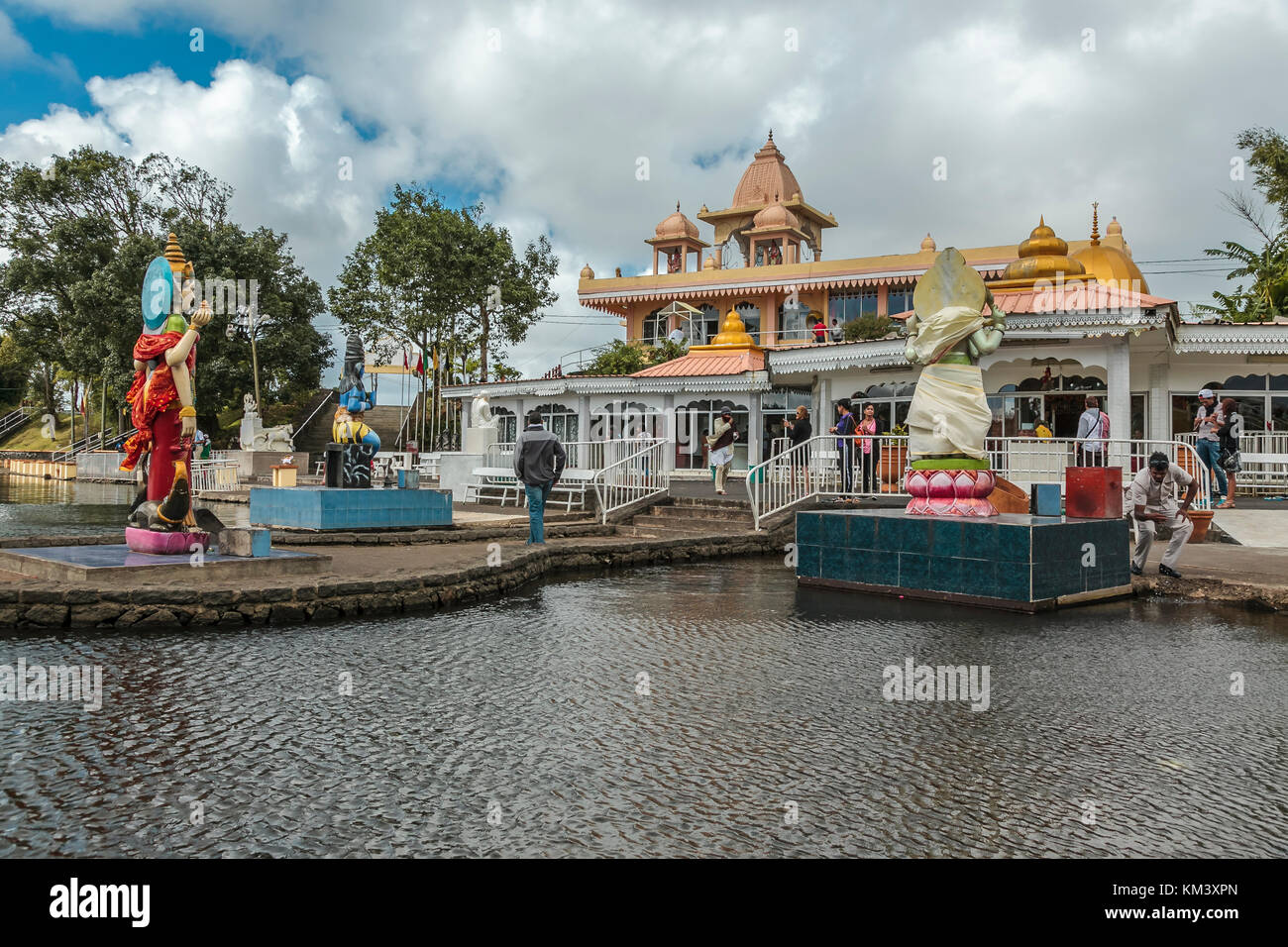 Tempio indù presso il lago sacro di Ganga Talao, Grand Bassin, Mauritius Foto Stock