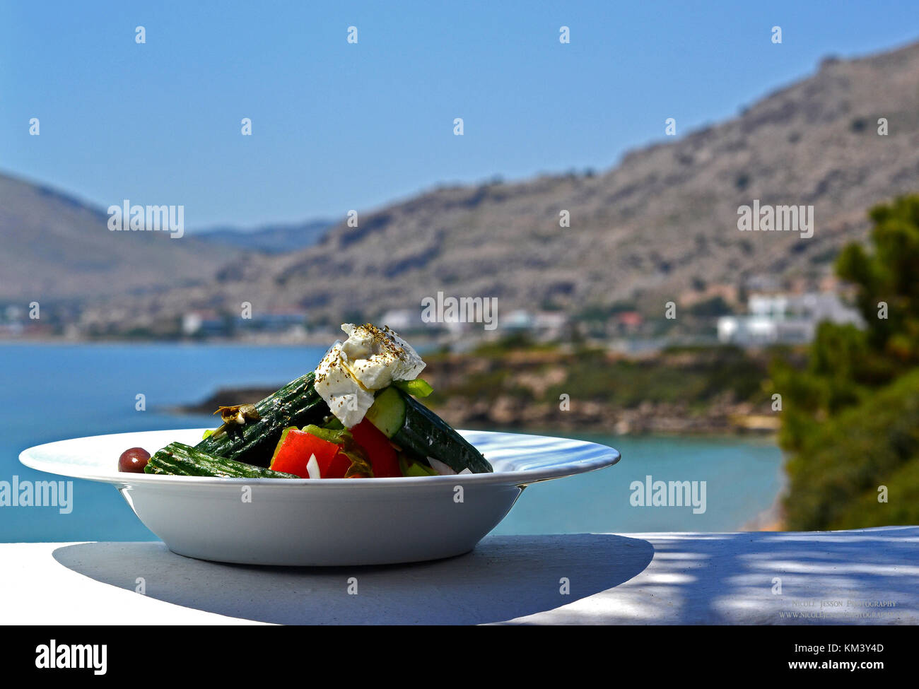 Insalata greca in una spiaggia ristorante top Foto Stock