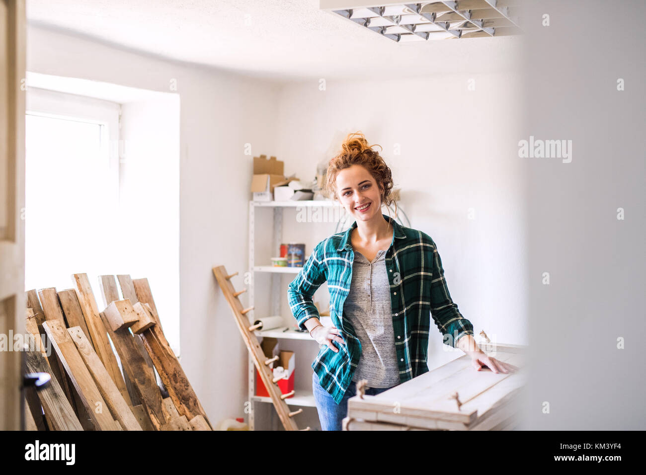 Small business di una giovane donna. Foto Stock