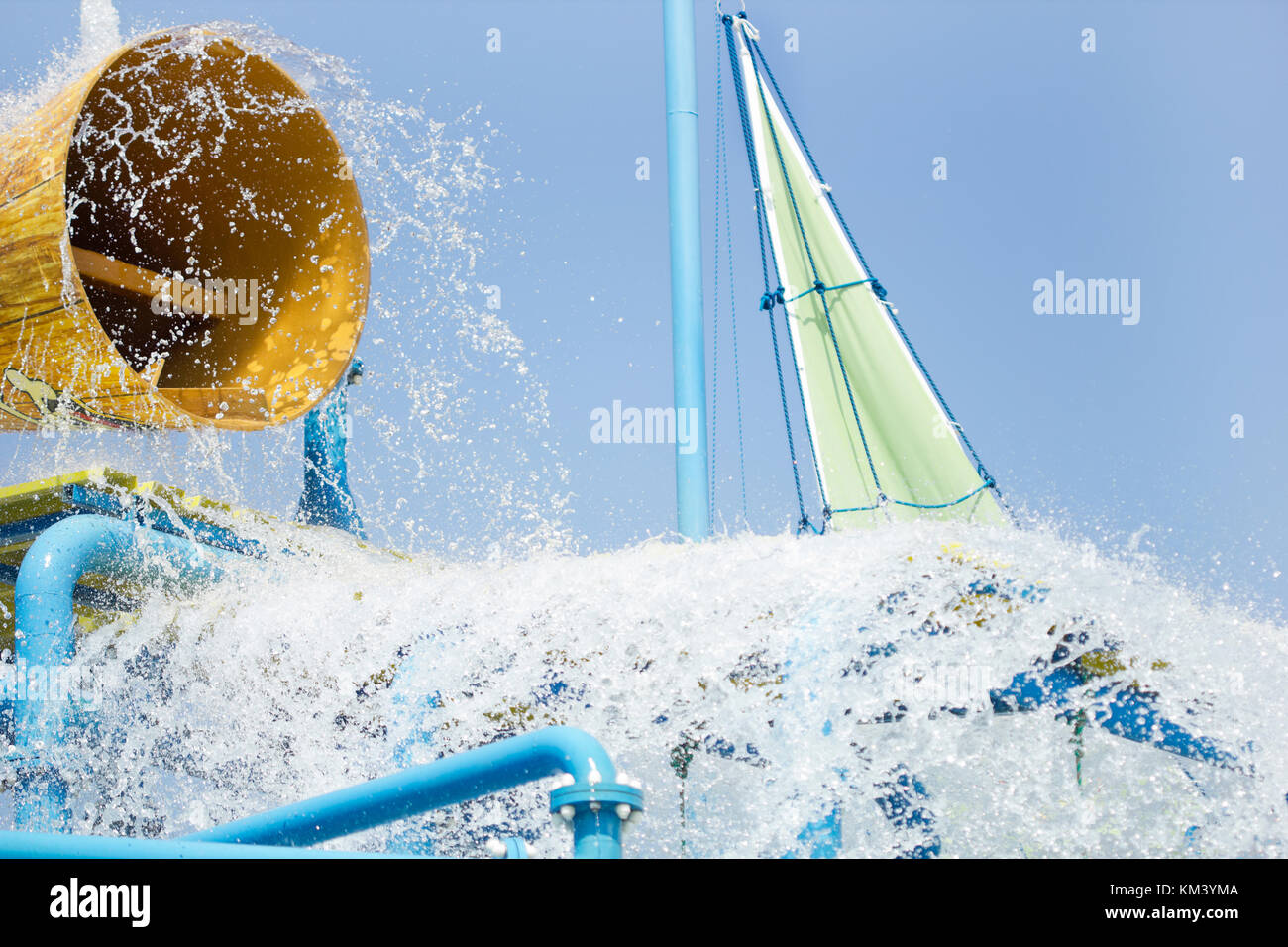 Secchio di acqua di divertimento estivo il concetto di tempo Foto Stock