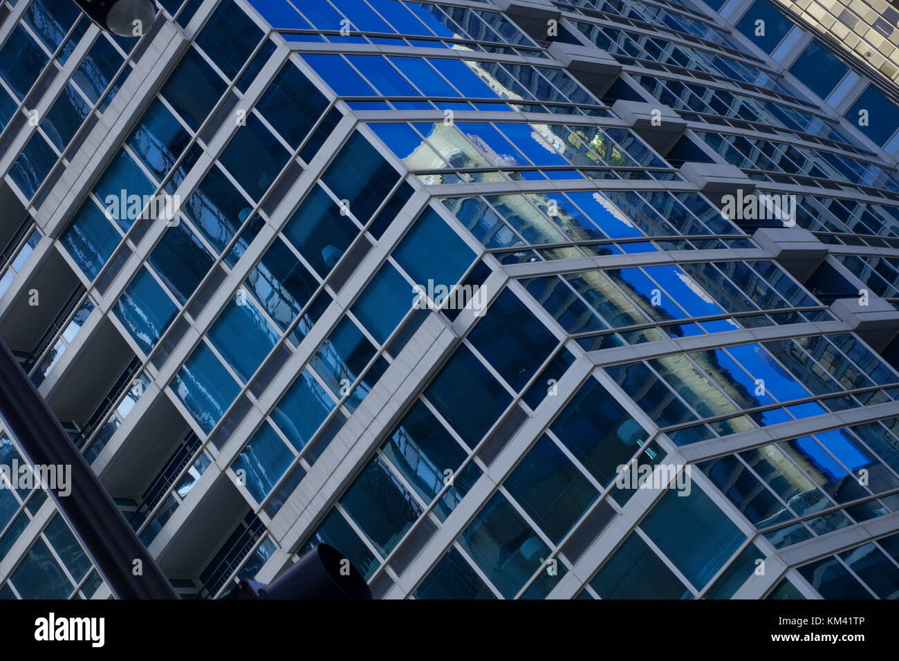 Vista astratta dei grattacieli di Chicago con riflessi Foto Stock
