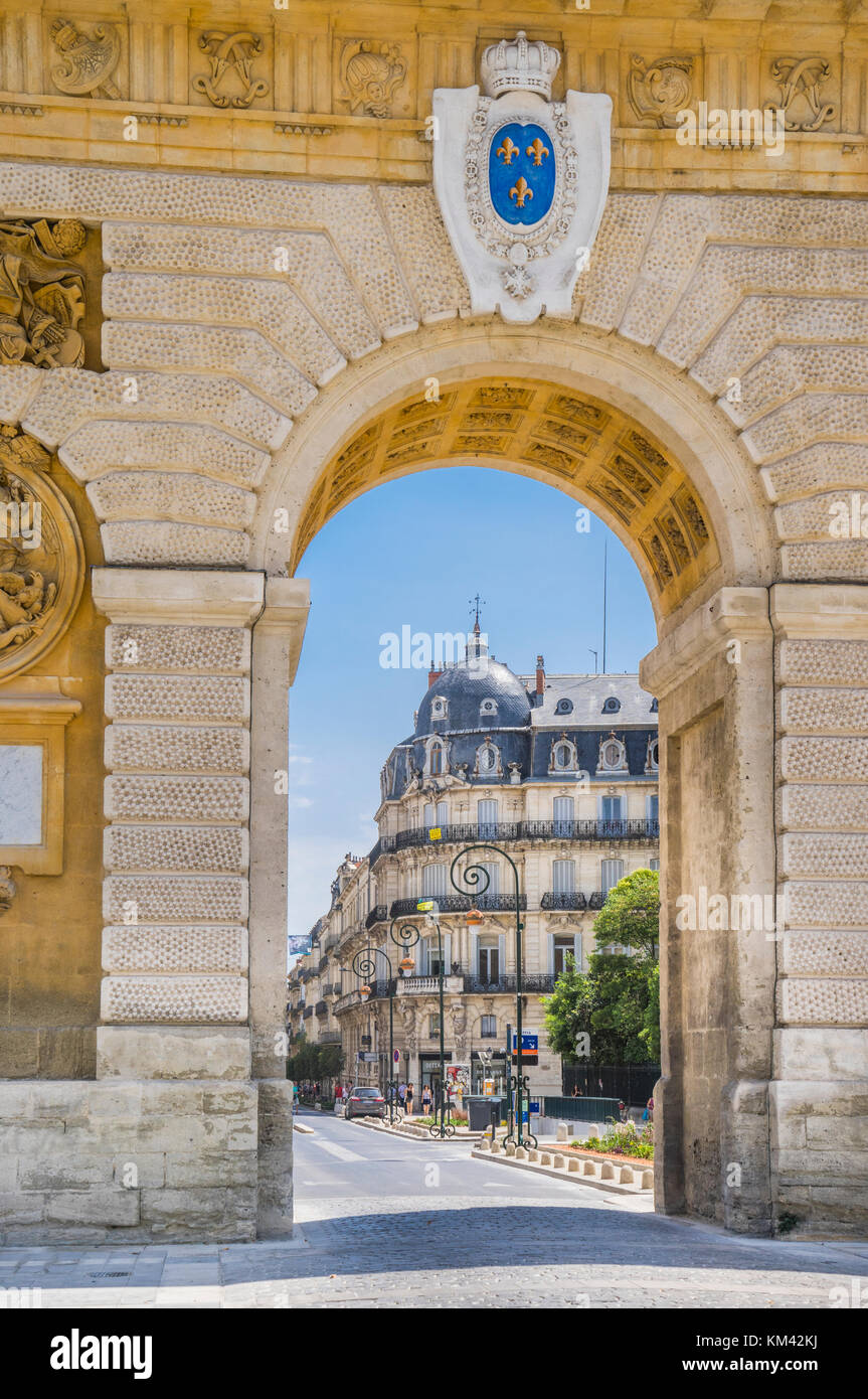 Francia, dipartimento dell'Hérault, Montpellier, Porte du Peyrou cercando in Rue Foch Foto Stock