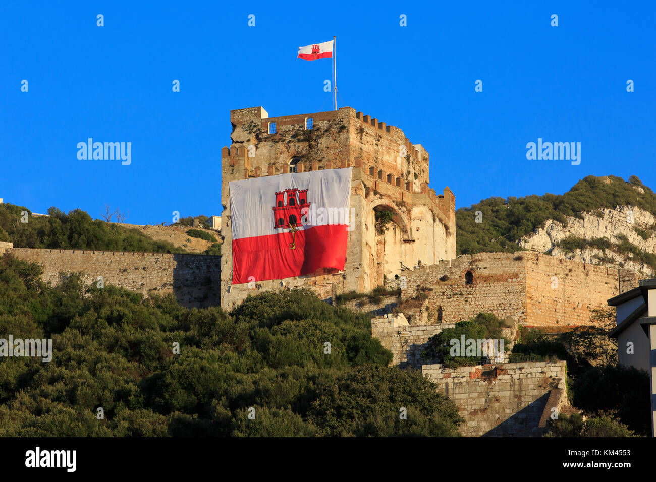 La torre trecentesca di omaggio del castello moresco presso la Rocca di Gibilterra Foto Stock