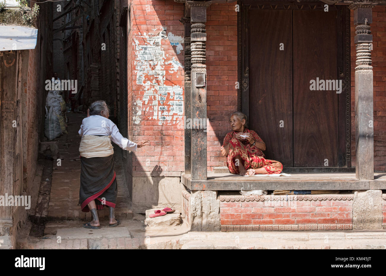 I vecchi amici, Bhaktapur, Nepal Foto Stock