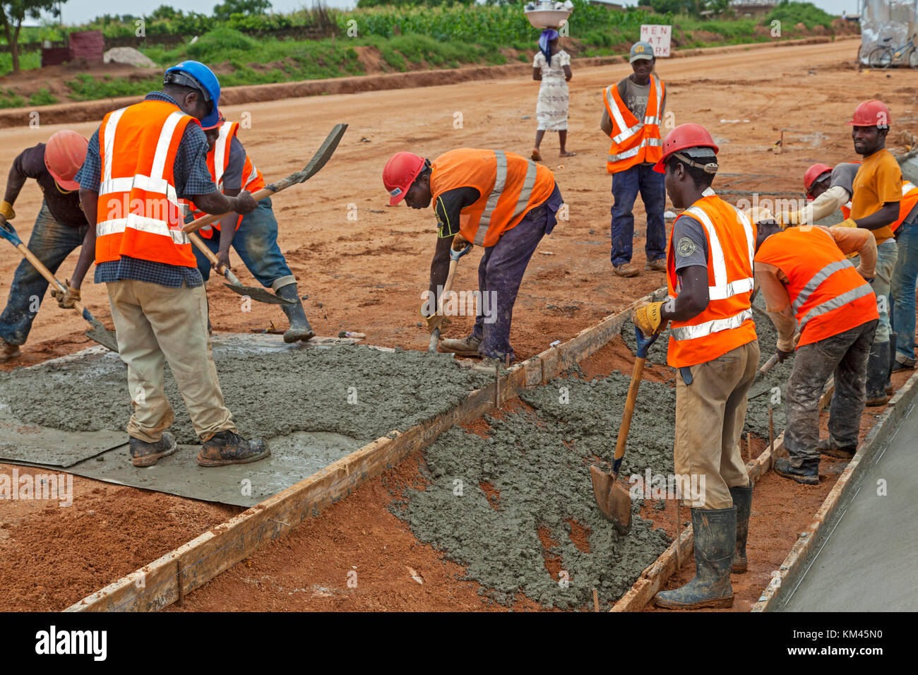 La costruzione di strade, Accra, Ghana, Africa Foto stock - Alamy