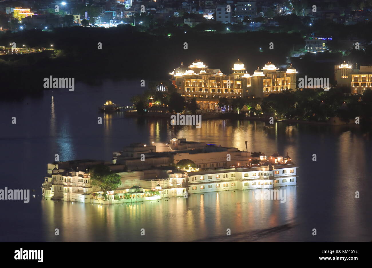 Paesaggio urbano del centro storico di Taji lake palace Udaipur India Foto Stock