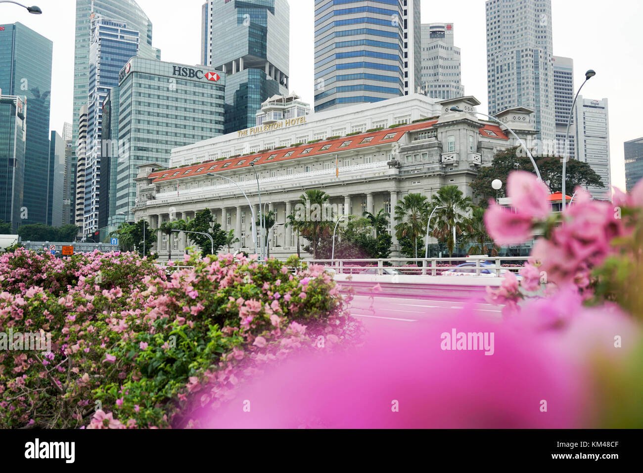 Il Fullerton Hotel Singapore (precedentemente Fullerton Building) situato vicino alla foce del Fiume Singapore. Foto Stock