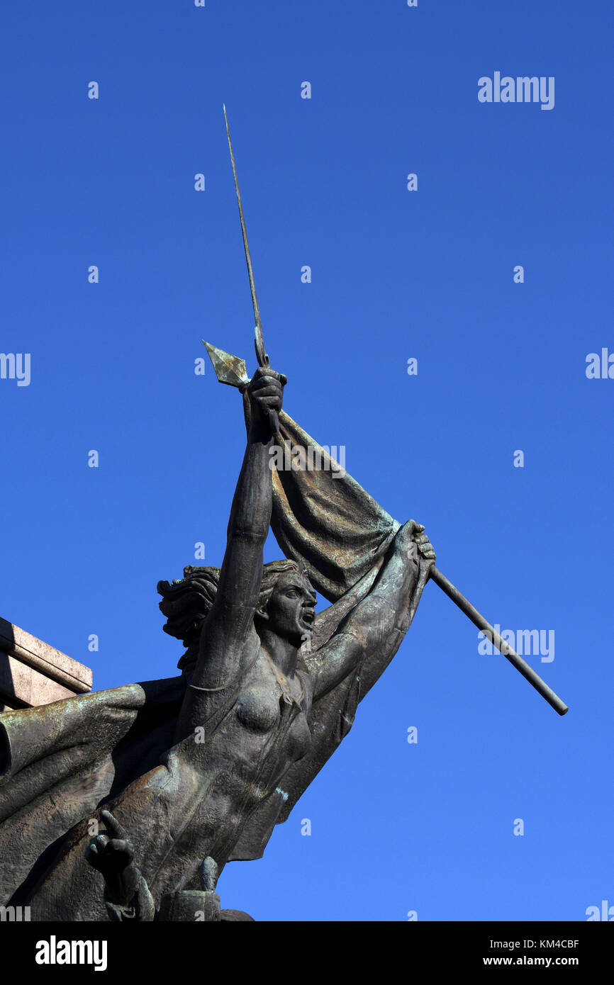Il portoghese lion su aquila francese;guerra peninsulare;memorial;colonna;Praca de Mouzinho de Albuquerque;porto del Portogallo; Foto Stock