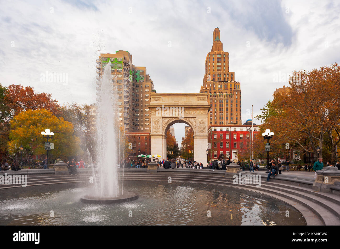 La città di New York, Stati Uniti d'America - Nov 13, 2011 : Washington Square Park e la fontana in autunno Foto Stock