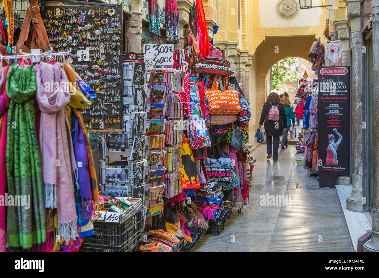Negozio di articoli da regalo e souvenir, città vecchia, Granada, Spagna Foto Stock