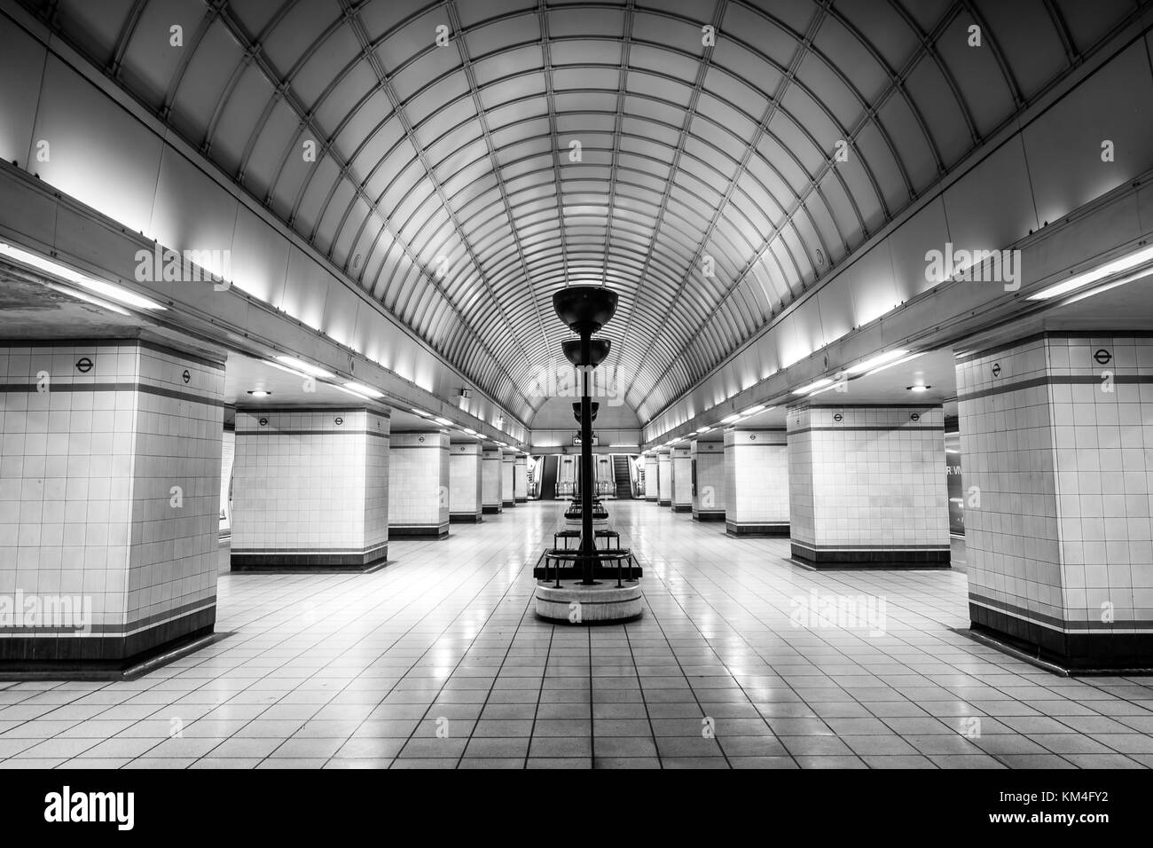 Gants Hill tube station Foto Stock