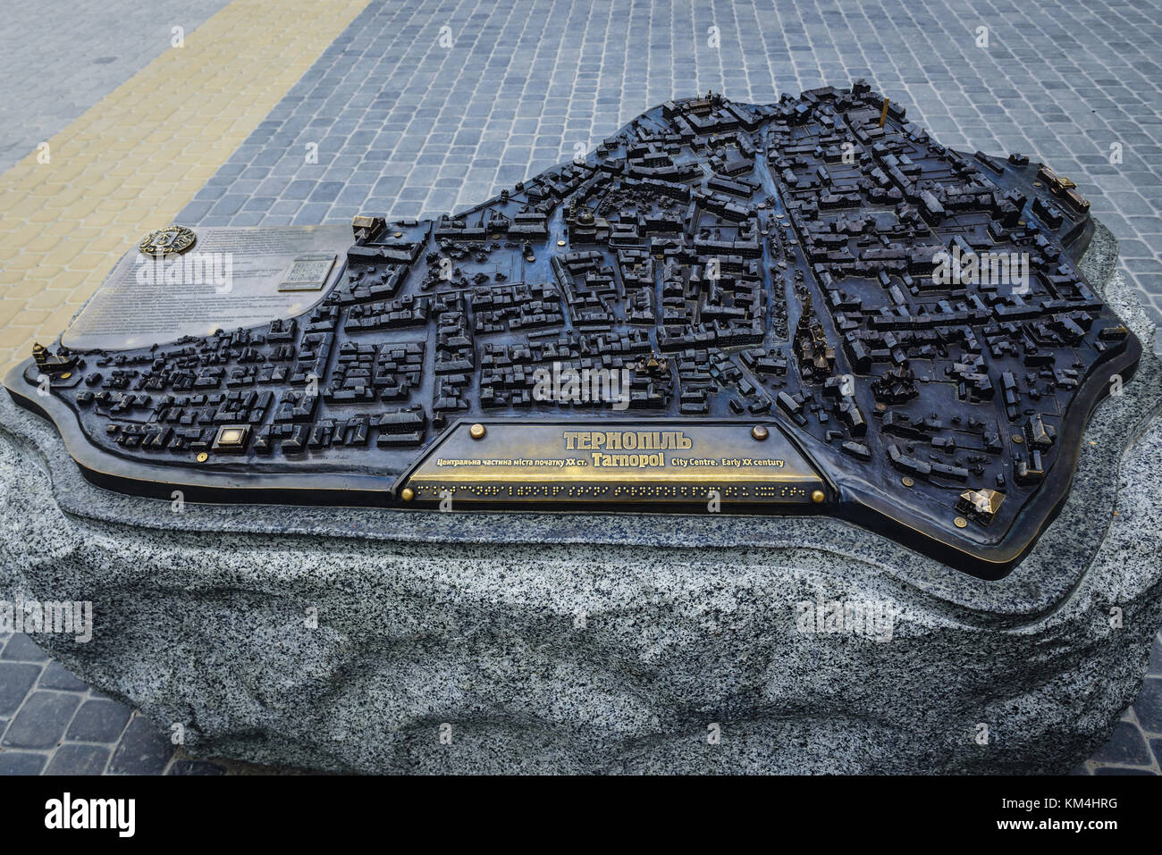 Mappa di fronte alla ex Chiesa Dominicana degli inizi del XX secolo Ternopil città, centro amministrativo della regione di Ternopil Oblast in Ucraina occidentale Foto Stock