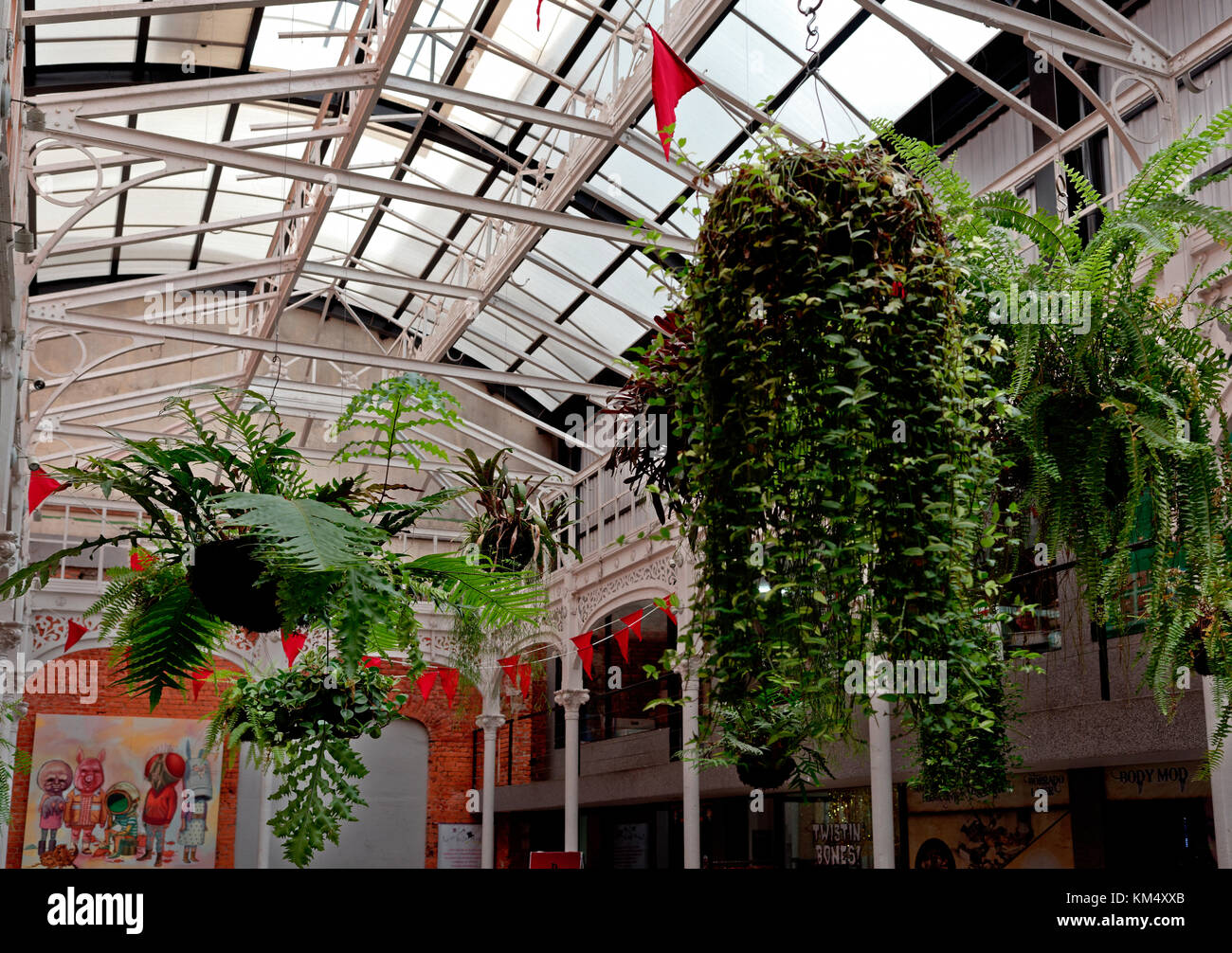 Un oasi nel centro di San Jose, un mercato vecchio ora trasformata in un arboreto e galleria d'arte con caffè Foto Stock