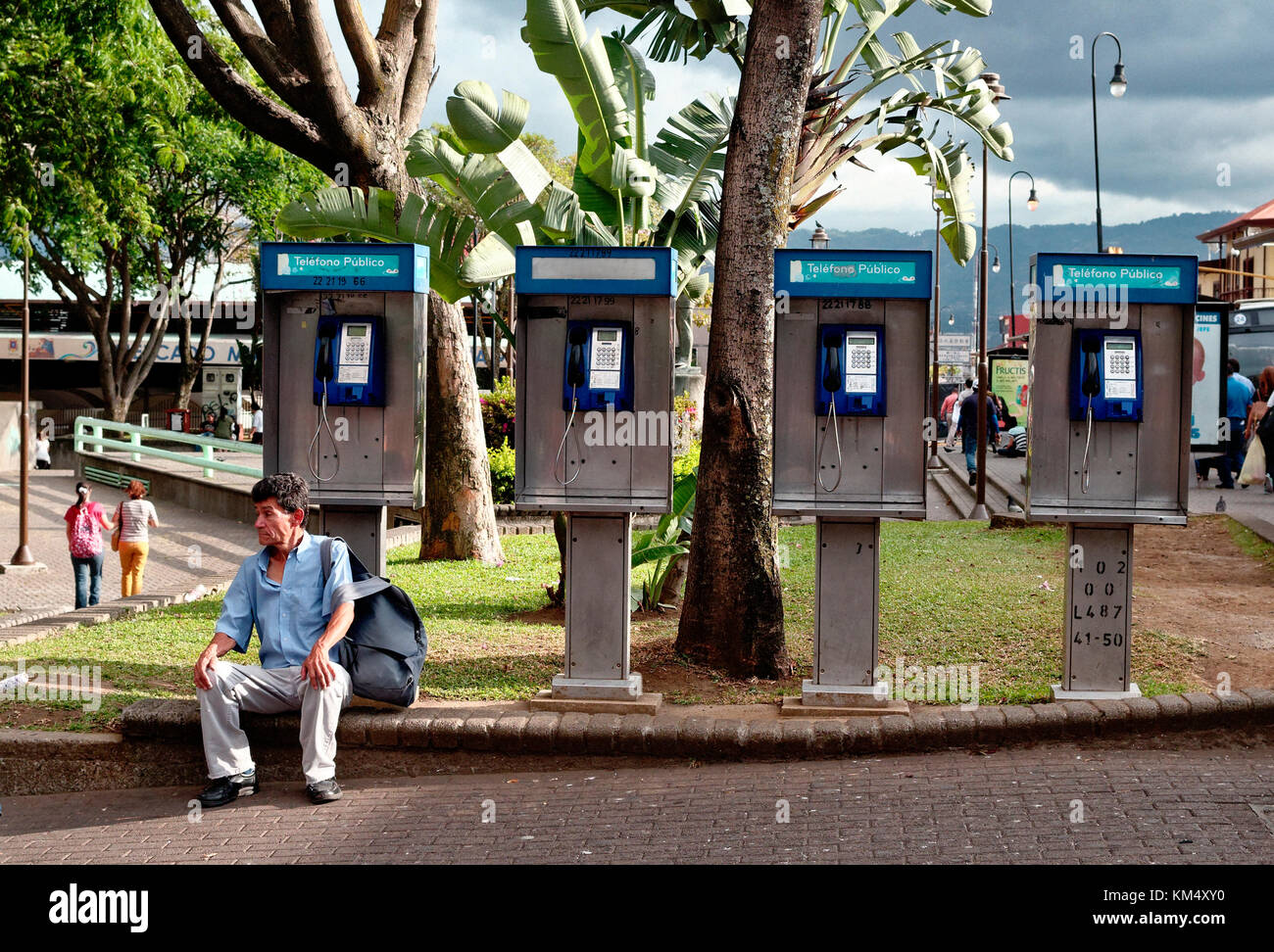 Fila di telefoni pubblici in San Jose, Costa Rica Foto Stock