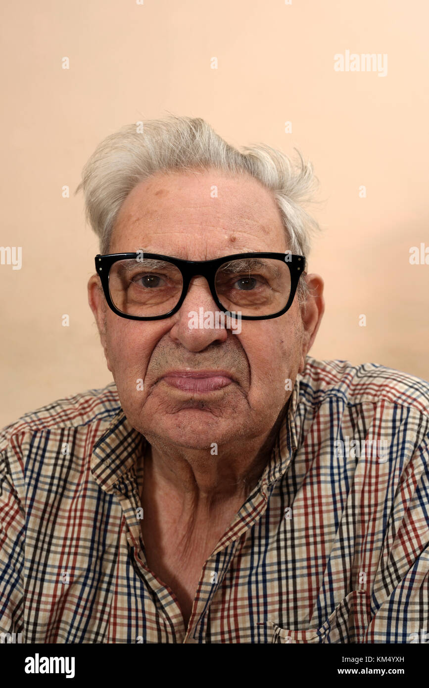 Uomo anziano con diabete di tipo 2 Foto Stock