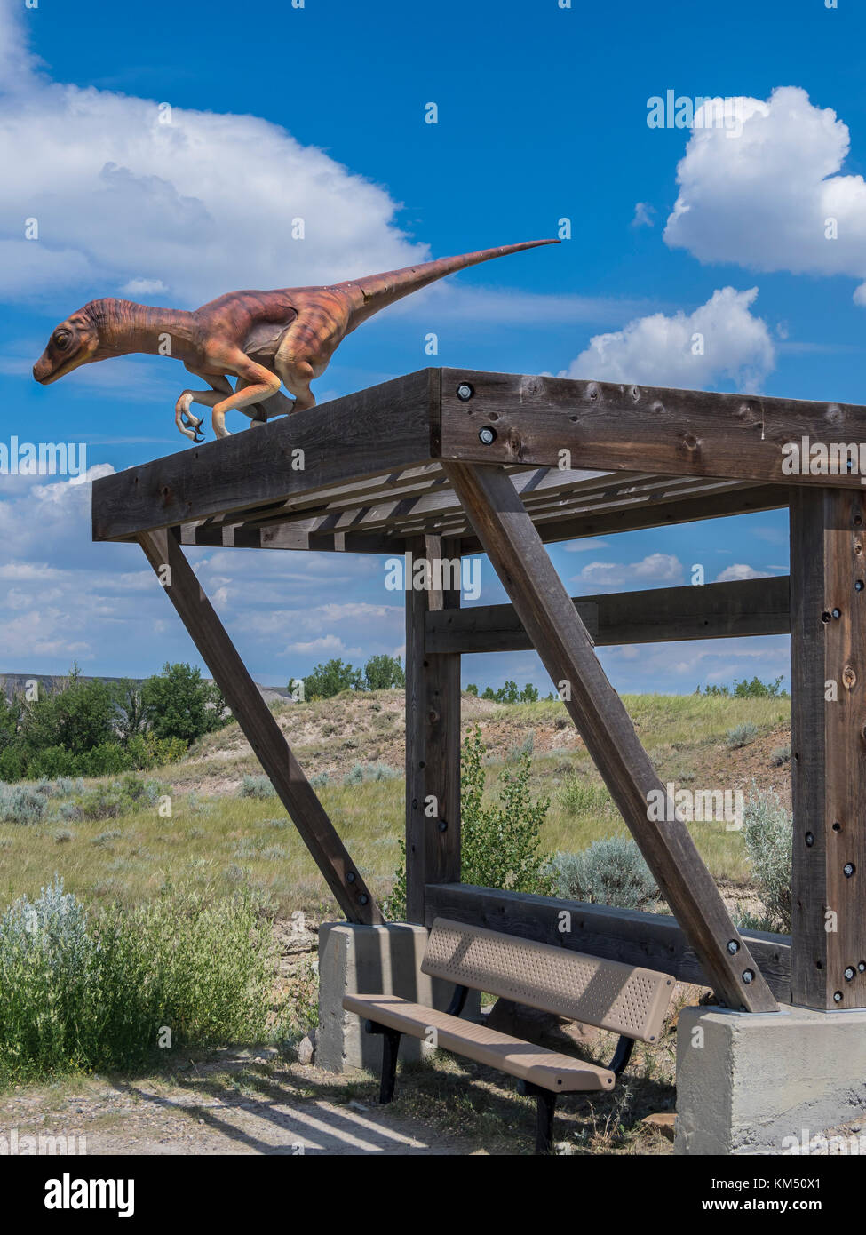 Replica di dinosauri vicino al Visitor Center, Parco Provinciale dei Dinosauri, Alberta, Canada. Foto Stock