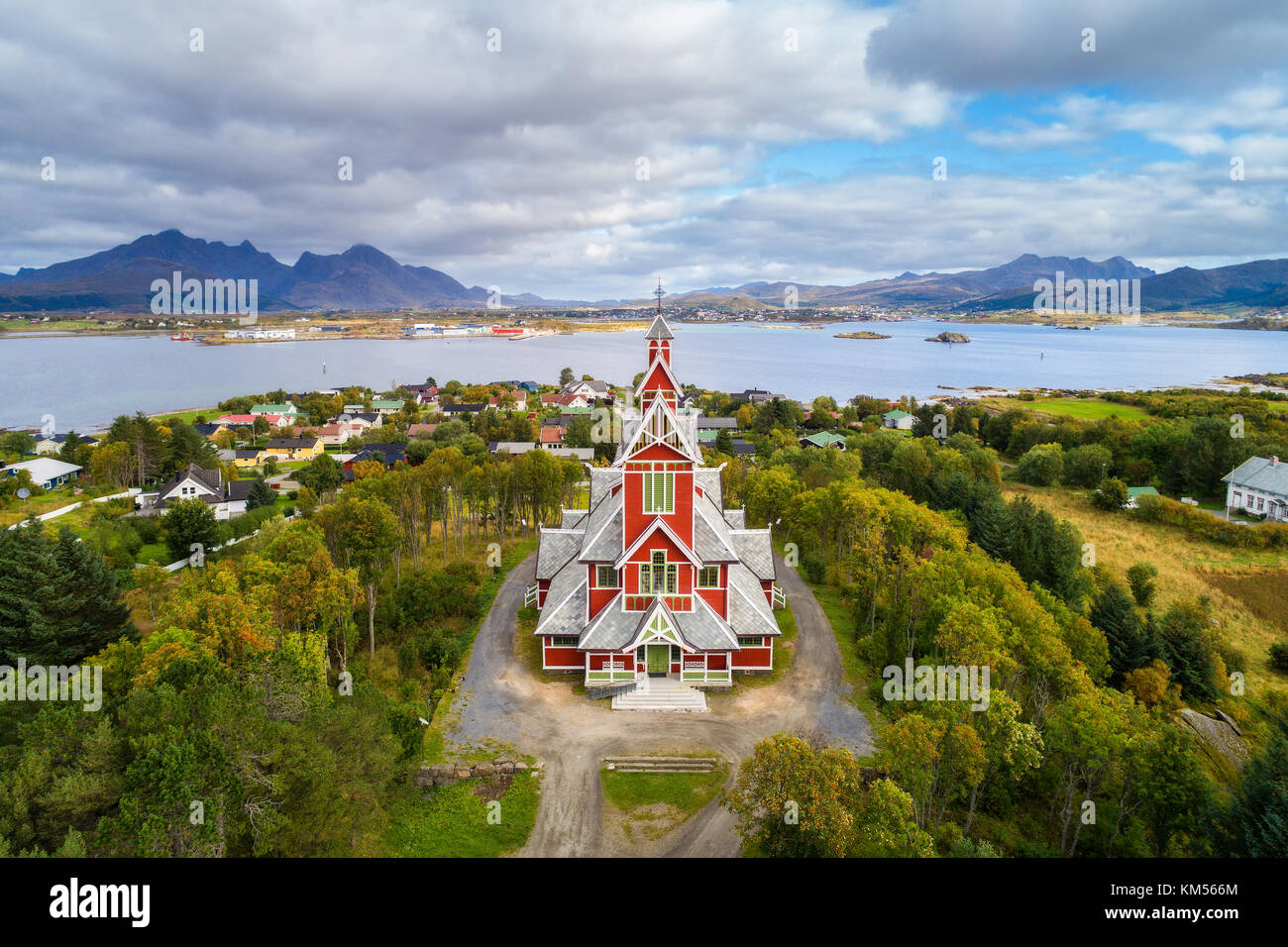 Buksnes chiesa nel villaggio di gravdal sulle Isole Lofoten Foto Stock