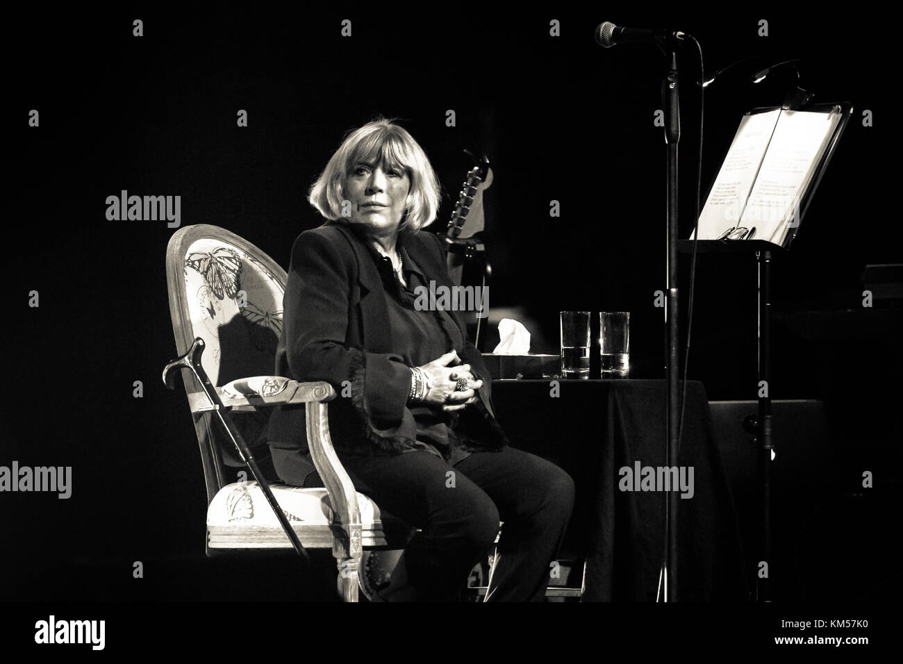 La cantante, cantautrice e attrice inglese Marianne Faithfull ha tenuto un concerto dal vivo al Capitol Theatre durante il festival di musica tedesca New Fall Festival 2015 a Düsseldorf. Germania, 31/10 2015. Foto Stock