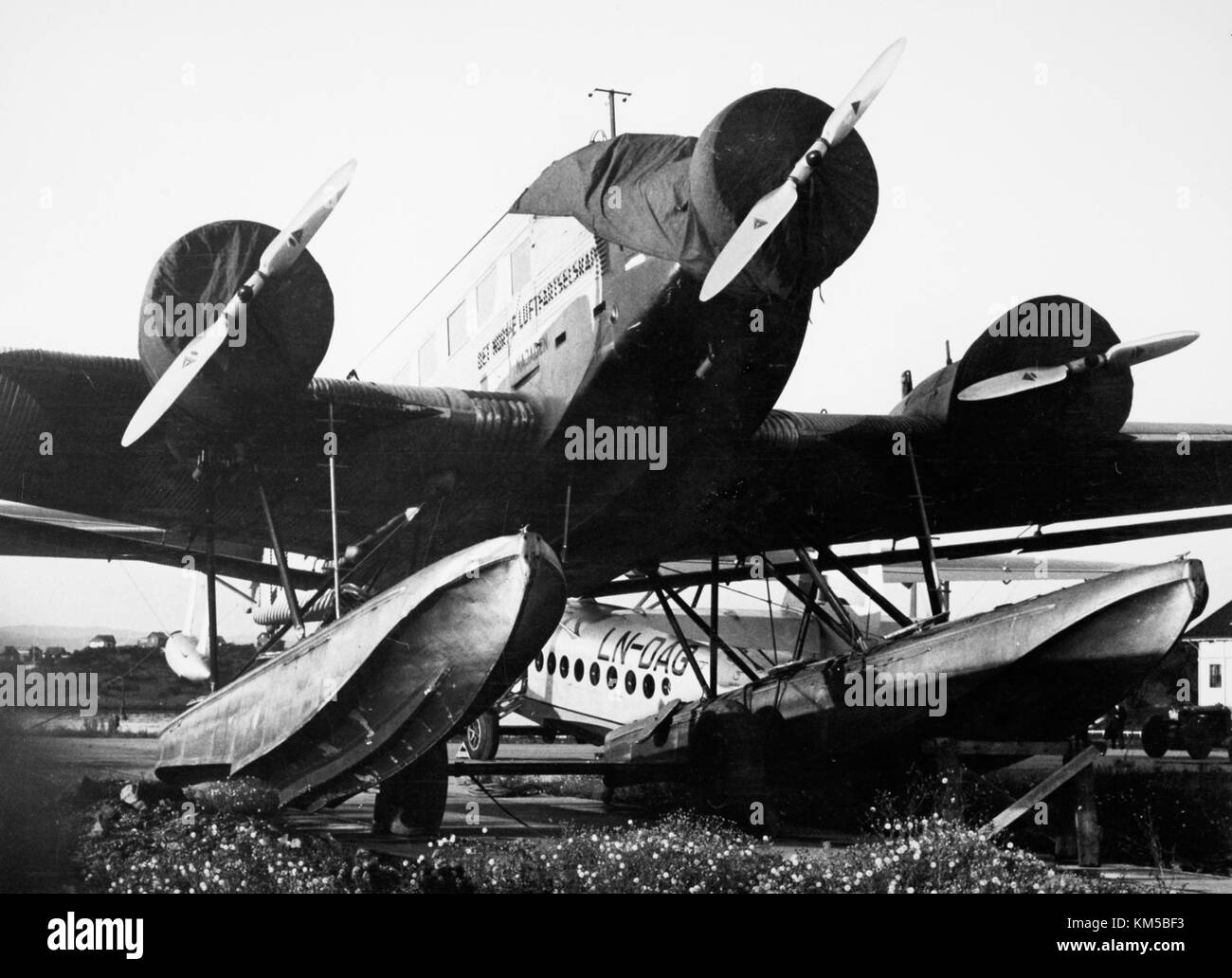 Lo Junkers Ju 52 era un aereo da trasporto tedesco ampiamente utilizzato negli anni '1920, '1930 e '1940 Noto per il suo caratteristico design a tre motori, fu determinante nell'aviazione civile e militare durante questi decenni. Foto Stock