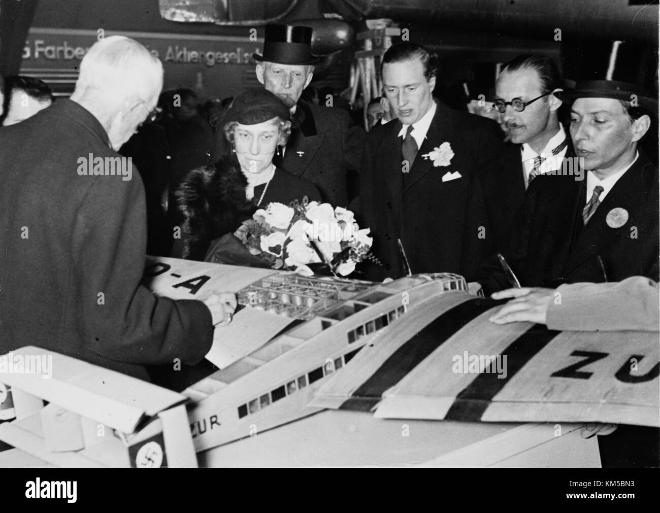 Sua altezza reale Re Gustaf V. 1940. Aeroporto di Torslanad (2) Foto Stock