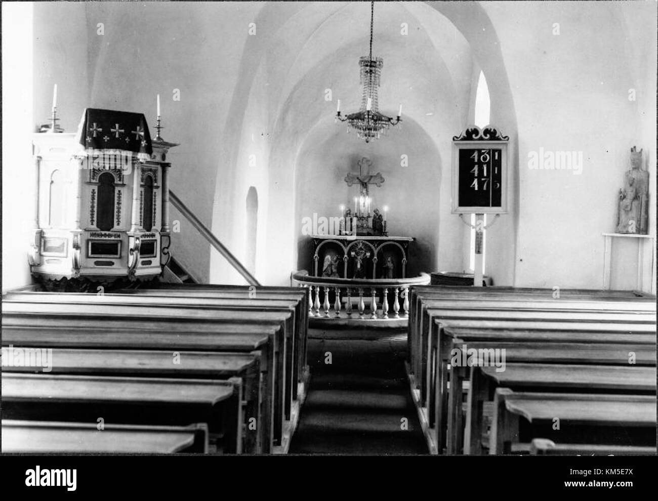 La chiesa di Norra Lundby, situata in Svezia, è nota per le sue caratteristiche architettoniche e il ruolo che ha avuto nella storia religiosa della regione. La chiesa è una testimonianza del patrimonio ecclesiastico svedese. Foto Stock
