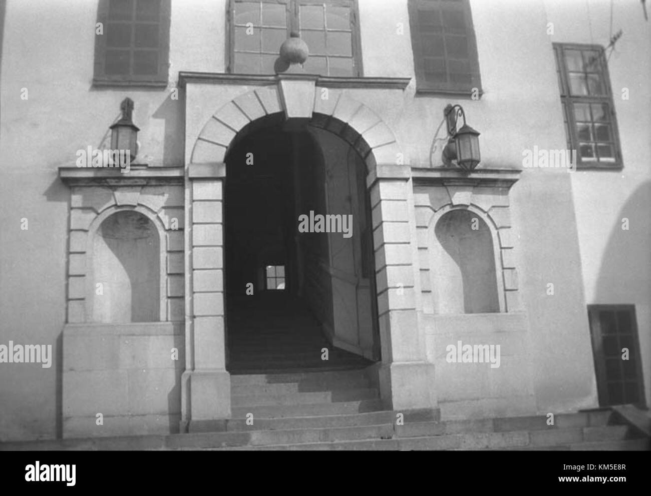 Karlbergs Slott (Palazzo di Karlberg) in Svezia è uno storico palazzo reale, situato vicino a Stoccolma. Il palazzo è stato un punto di riferimento notevole per secoli e attualmente funge da accademia militare. Foto Stock
