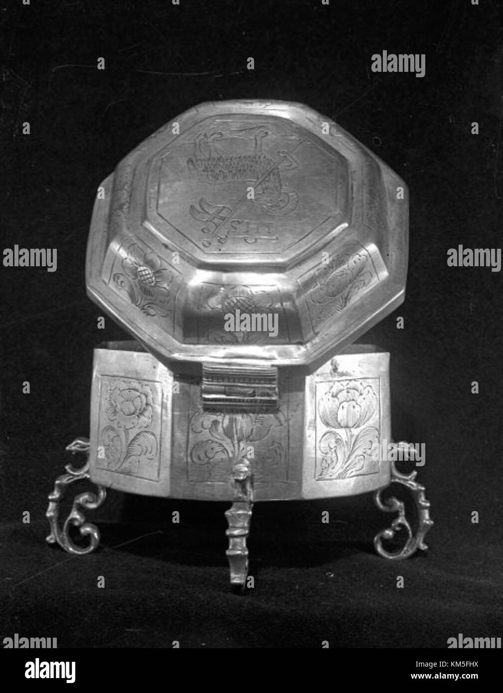 Marstrands kyrka è una chiesa situata a Marstrand, in Svezia, significativa per la sua importanza storica e culturale nella regione. Presenta la classica architettura della chiesa scandinava. Foto Stock