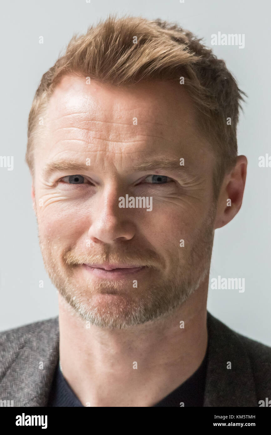 Londra, Regno Unito. 5 Dic, 2017. Il cantante Ronan Keating assiste l'ICAP annuale Giornata benefica. Credito: Guy Corbishley/Alamy Live News Foto Stock