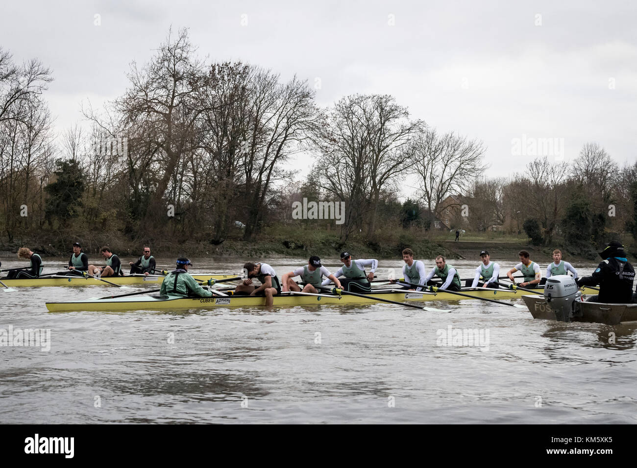 Londra, Regno Unito. 5 Dic, 2017. boat race viiis prova (eights) sono le uniche opportunità su entrambi i lati sono in gara il corso completo da putney a mortlake con la gara di arbitri, in modo da fornire un importante banco di prova per i canottieri e la coxes uguali. Esse consentono ai team di coaching per analizzare la progressione e le potenzialità e sono spesso influente nella selezione finale degli equipaggi per le barche blu. Credito: duncan grove/alamy live news Foto Stock