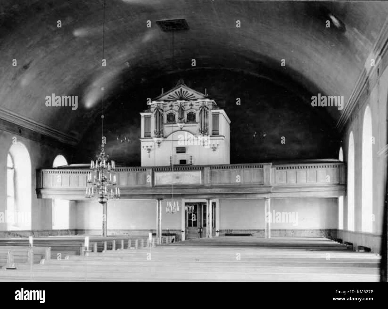 La chiesa di Rogberga, inserita negli archivi del National Heritage Board svedese, è un sito storicamente significativo con origini medievali. La chiesa è conosciuta per le sue caratteristiche architettoniche distintive e la sua conservazione come parte del patrimonio culturale svedese. Foto Stock