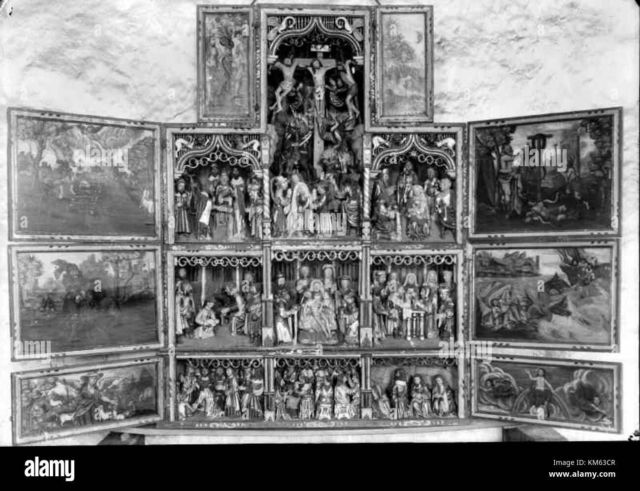 Ovikens gamla kyrka, o Chiesa Vecchia di Ovik, si trova in Svezia e risale al XII secolo. Si tratta di un sito storico conservato, incluso nella collezione del National Heritage Board svedese (KMB 16000200042131). Foto Stock