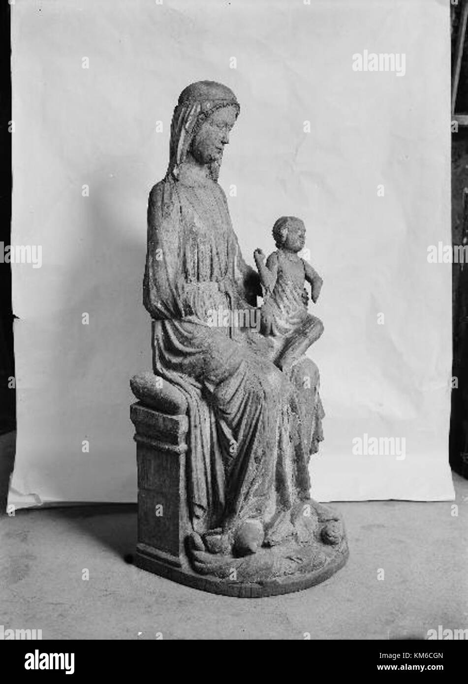 La chiesa di Romfartuna, situata in Svezia, è un edificio religioso storico con un significato architettonico, che mostra il design tradizionale della chiesa scandinava e il patrimonio religioso. Foto Stock