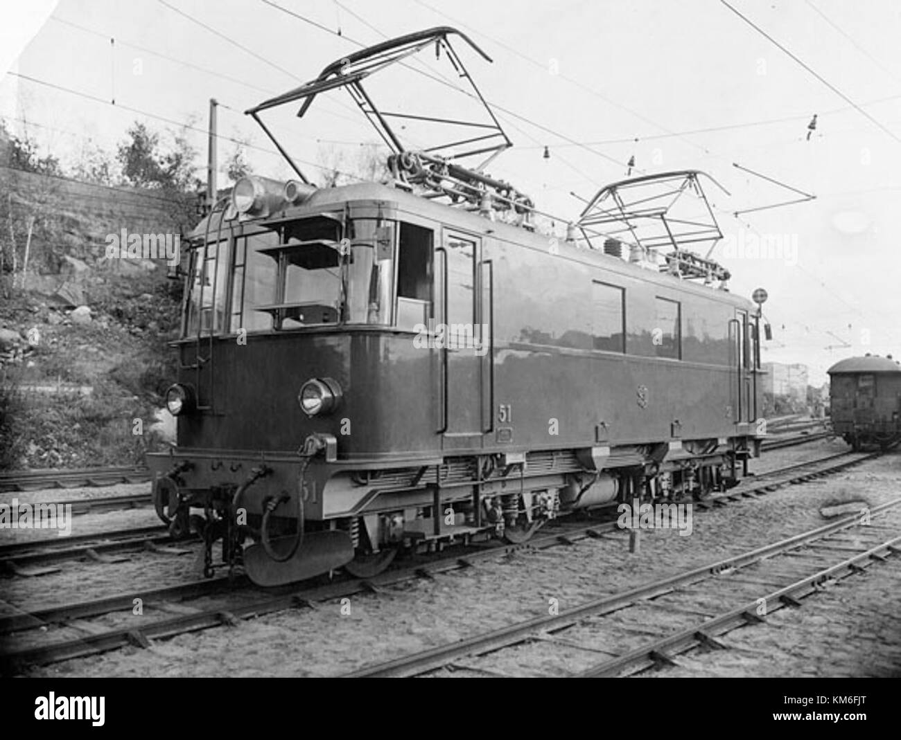 Leveransfoto av SRJ 5156 si riferisce a una fotografia dell'SRJ 5156, probabilmente un modello di treno o di veicolo industriale. Cattura il momento della consegna o del trasporto, riflettendo la storia ingegneristica o industriale. Foto Stock