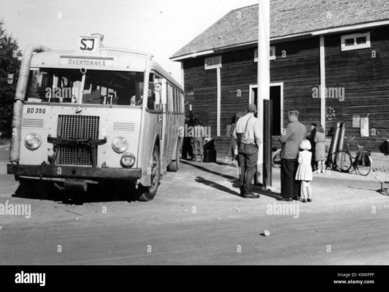 Lo SJ Buss 1946 si riferisce ad un modello di autobus utilizzato dalle Ferrovie svedesi (SJ) nel periodo post-bellico. Questo veicolo rappresenta una parte importante della storia dei trasporti svedesi e lo sviluppo del viaggio in autobus durante la metà del XX secolo. Foto Stock