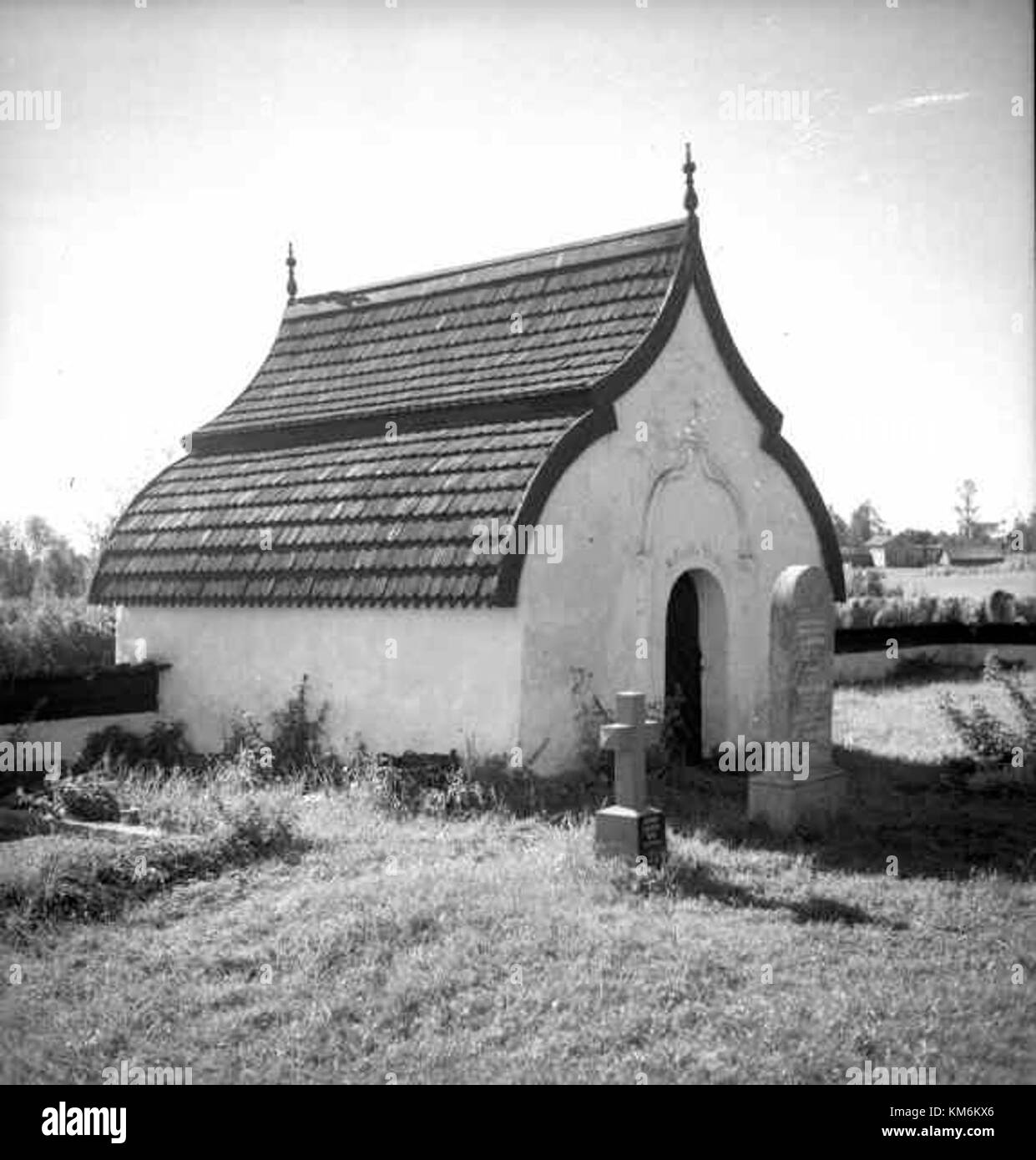 Ovikens gamla kyrka (Chiesa Vecchia) in Svezia è un edificio storico, elencato nel registro del patrimonio nazionale svedese (KMB 16000200041999). La chiesa, con la sua architettura medievale, ha un significato nella comunità locale ed è un punto di interesse culturale e storico in Svezia. Foto Stock
