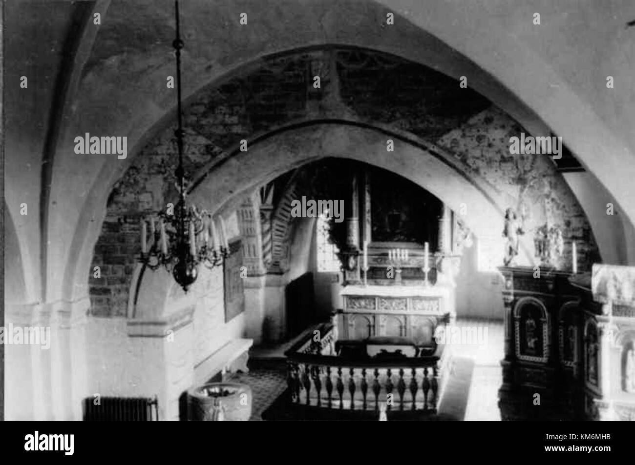 La chiesa di Maglehems, situata in Svezia, è un punto di riferimento architettonico e storico. Il suo design riflette la tradizionale architettura della chiesa scandinava, che funge da importante sito religioso e culturale. Foto Stock