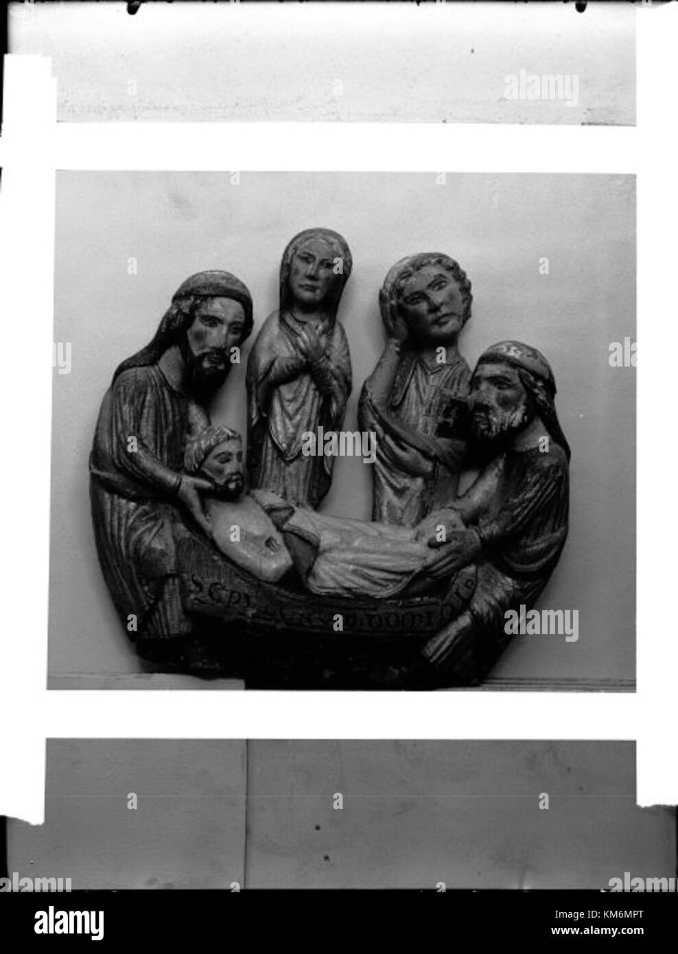 Lau kyrka è una chiesa medievale situata a Gotland, Svezia. La chiesa risale al XII secolo e presenta uno stile romanico con alcune aggiunte gotiche successive. È rinomato per il suo significato storico e l'architettura ben conservata, che lo rende un importante sito culturale della regione. Foto Stock