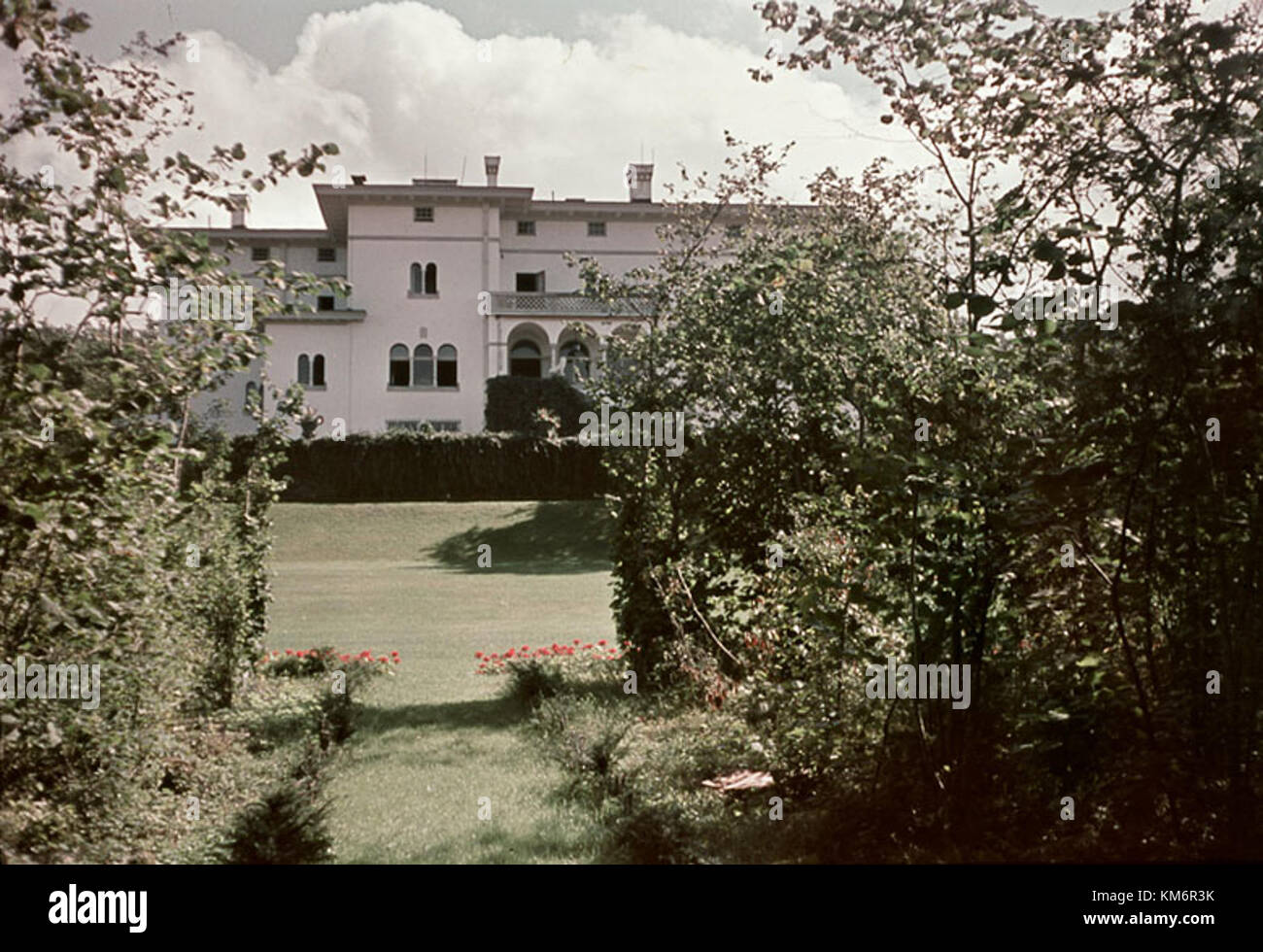Solliden è un palazzo storico situato in Svezia, noto per i suoi legami reali e il suo significato architettonico. Il palazzo funge da residenza ed è un importante punto di riferimento culturale nella storia svedese. Foto Stock