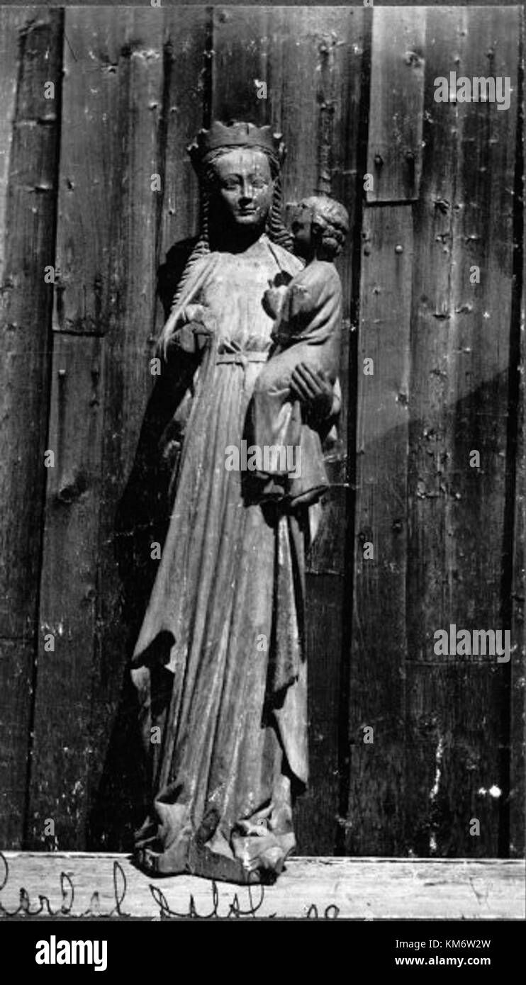 La chiesa di Lerdals, situata in Norvegia, è un sito religioso storico che riflette la tradizionale architettura della chiesa scandinava e il patrimonio culturale. Foto Stock