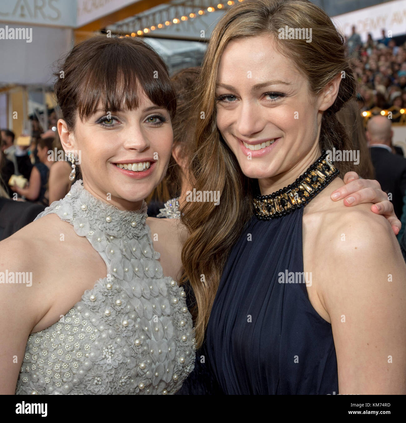 HOLLYWOOD, CA - febbraio 22: Felicity Jones e Hannah Bagshawe attendst la 87th annuale di Academy Awards di Hollywood & Highland Center il 22 febbraio 2015 in Hollywood, la California. Persone: Felicity Jones e Hannah Bagshawe Foto Stock