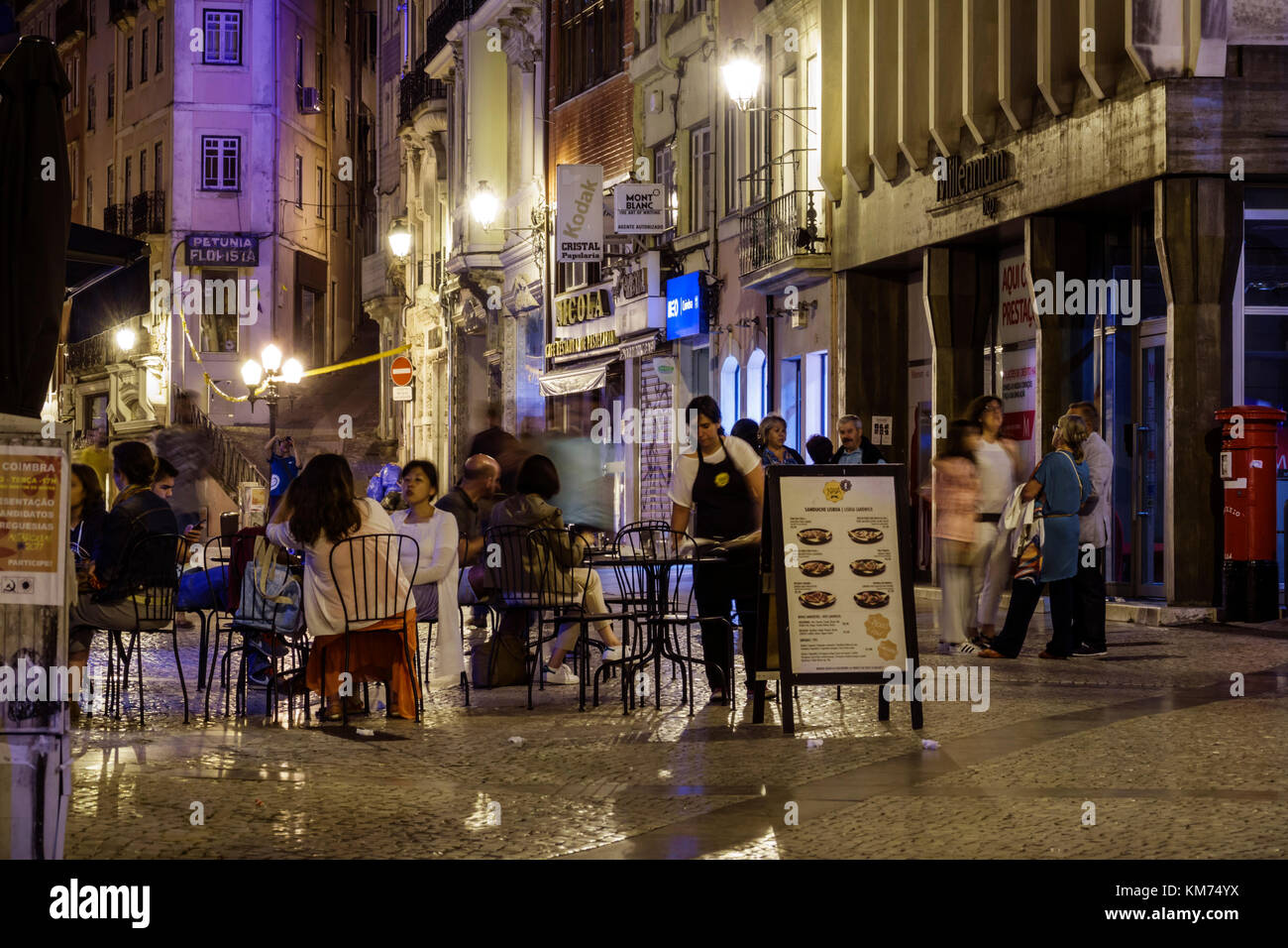 Coimbra Portugal, centro storico, Rua Ferreira Borges, affari, quartiere commerciale, negozi, negozi, negozi, mercati di mercato buyi Foto Stock